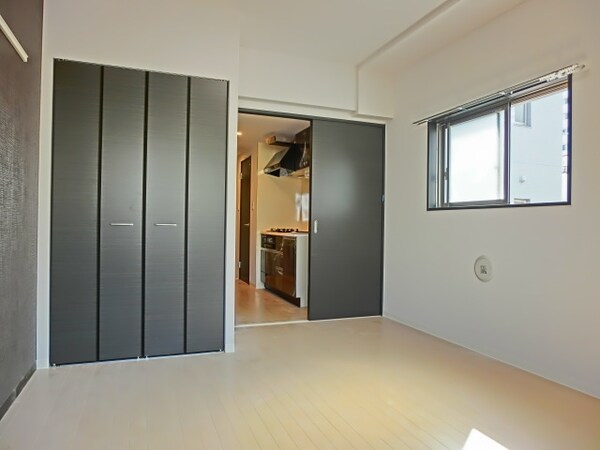 リビング・居室(アクセントクロスおしゃれな内装)