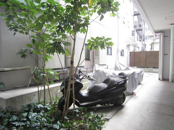 その他(バイク置場)