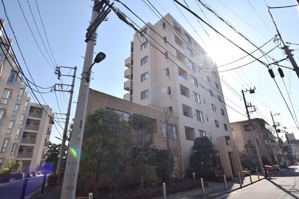 外観(周辺は住宅街です)