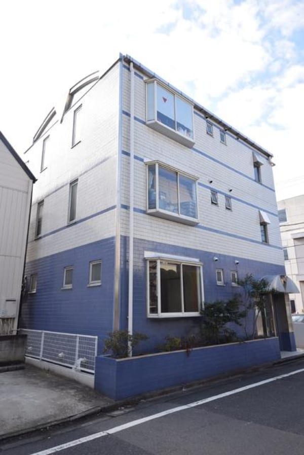 外観(周辺は住宅街です)