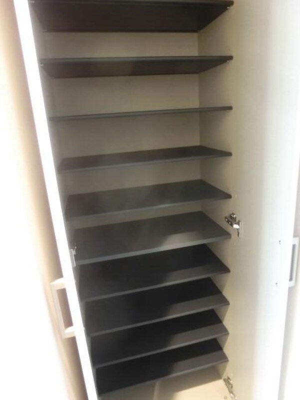 玄関(トールタイプのシューズＢＯＸ完備)
