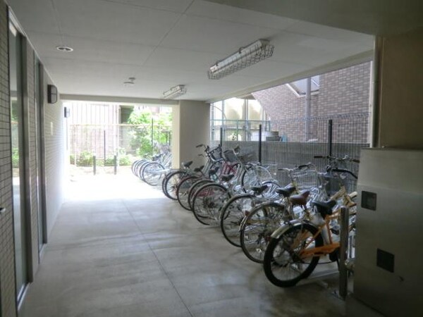 共有部分(駐輪場完備)