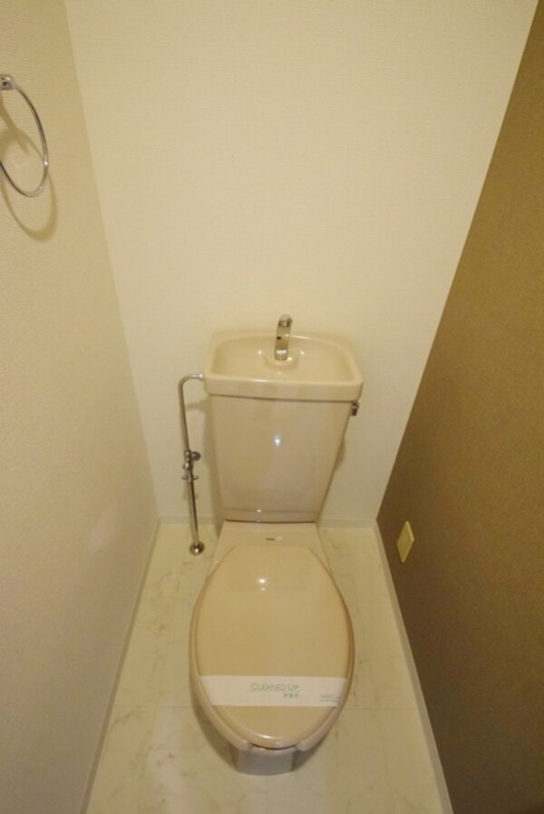 トイレ(※同間取り別部屋参考写真)