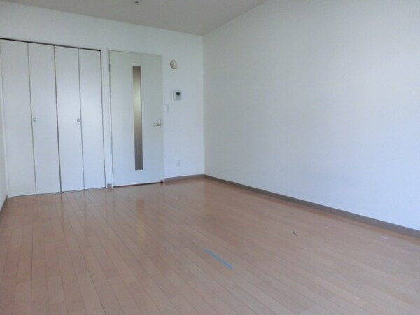 リビング・居室(10帖洋室　東向きの明るいお部屋)