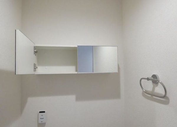 設備(トイレ上部棚)