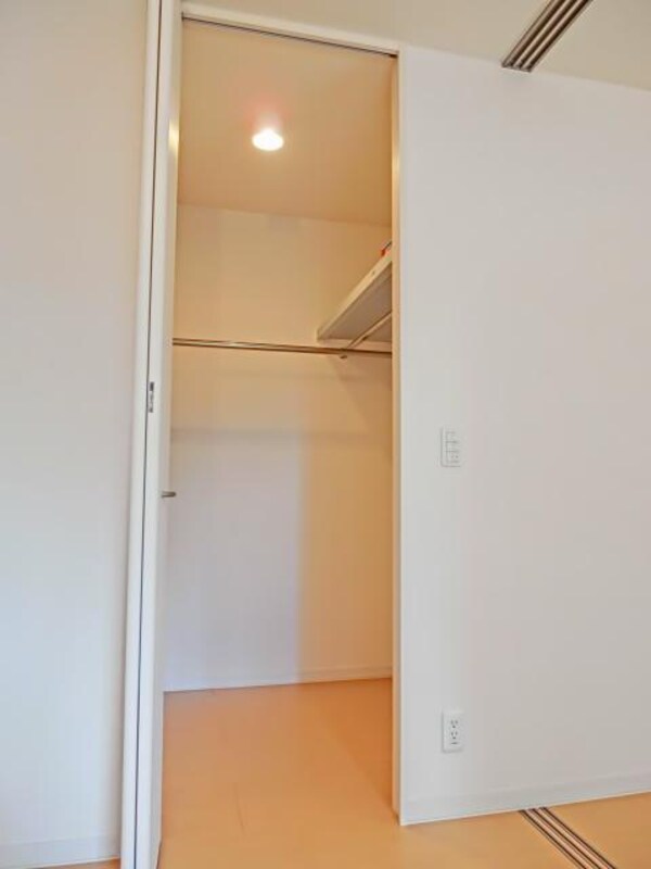 収納(広々としたウォークインクローゼット)