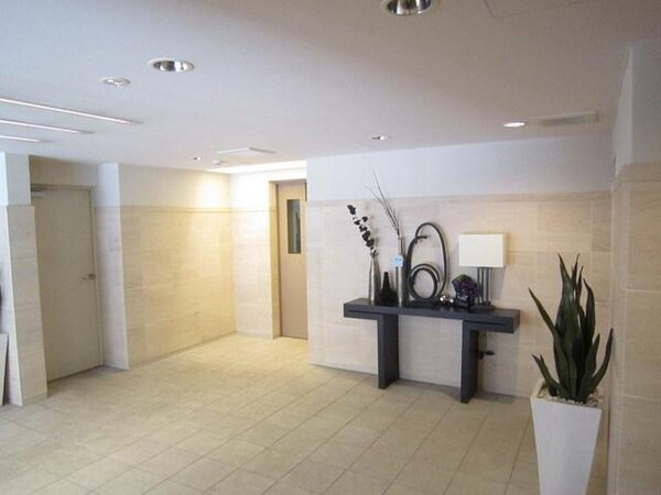 ロビー(日勤の管理人オ付き　オシャレなロビー)