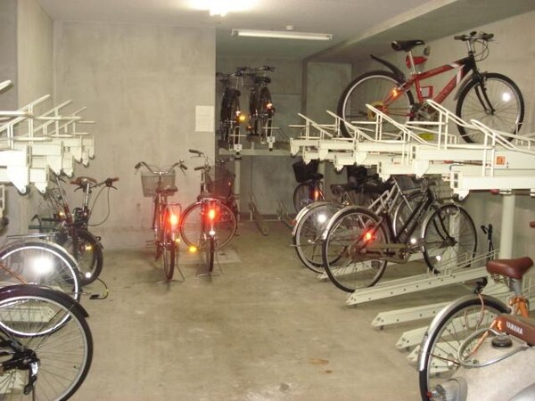 共有部分(敷地内の屋根付き駐輪場)