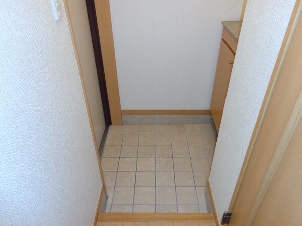 玄関(玄関・シューズボックスあります。)