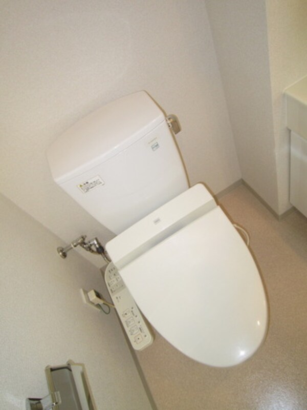 トイレ(ウォシュレット完備)