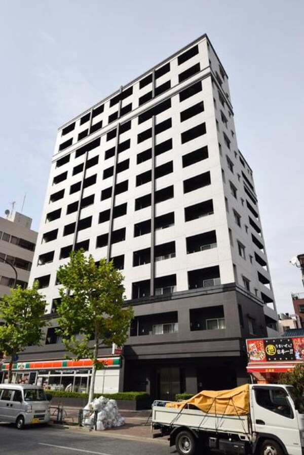 外観(１階には便利なコンビニ)