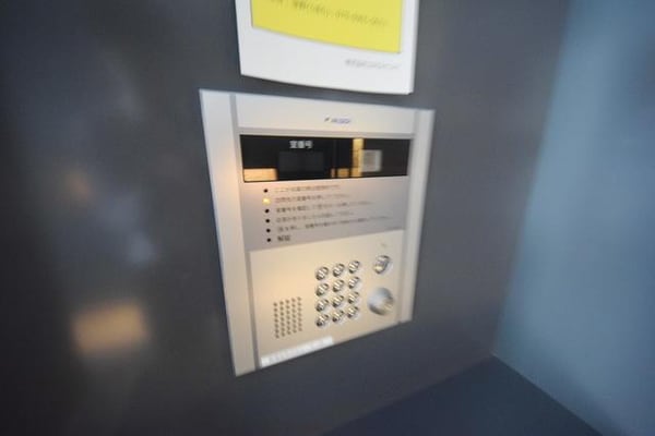 共有部分(オートロック完備)