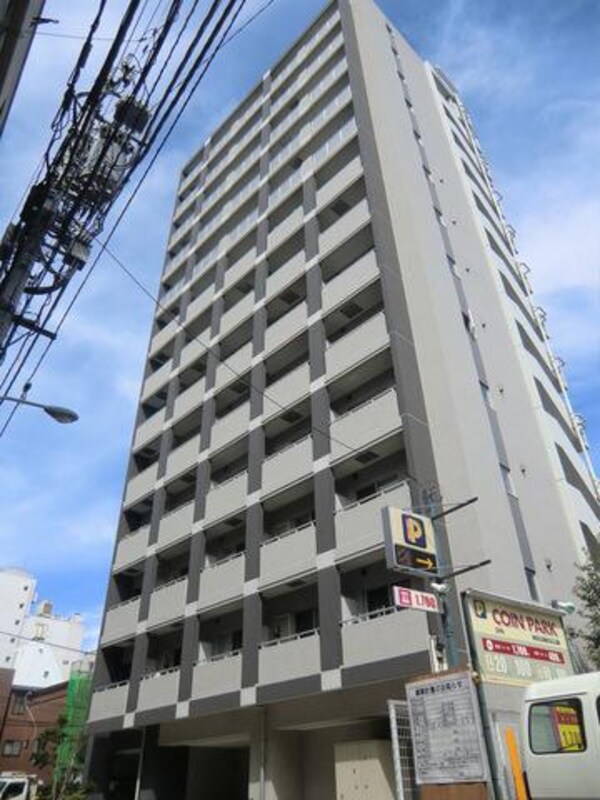 外観(タイル張りの重厚感ある外観)