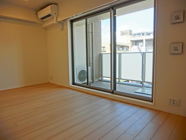 物件内観写真8　(開放感のあるお部屋)