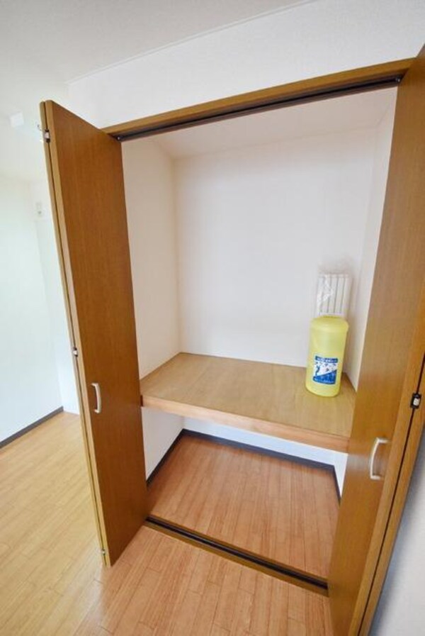 収納(たっぷり収納できる押入)