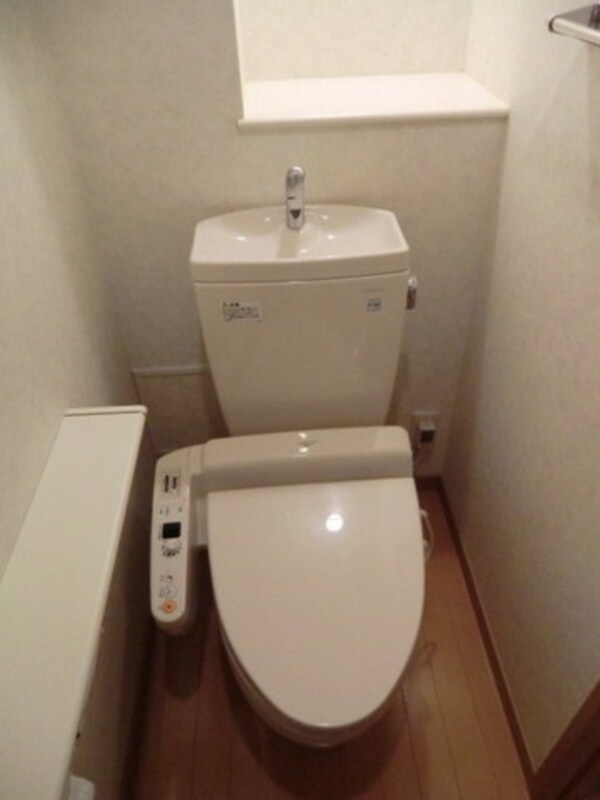 トイレ(ゆったりトイレスペース　ウォシュレット付便座)