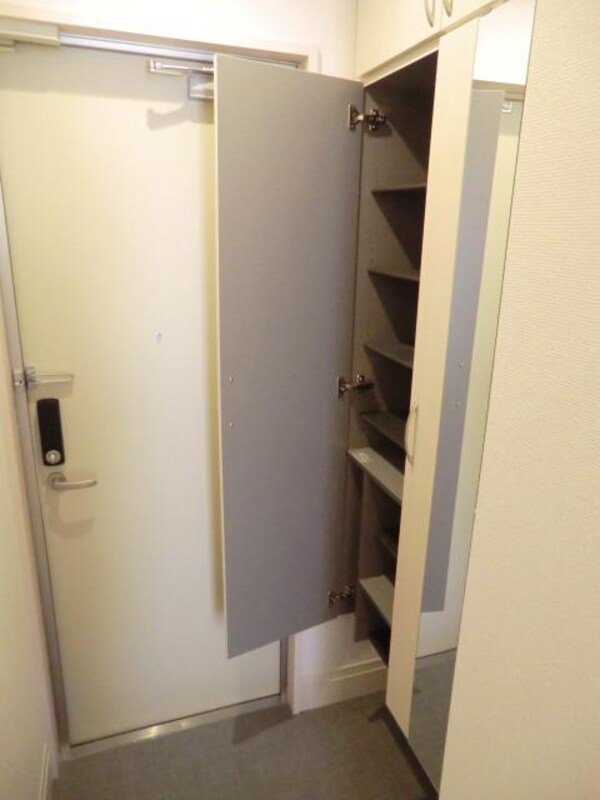 玄関(シューズＢＯＸ有)