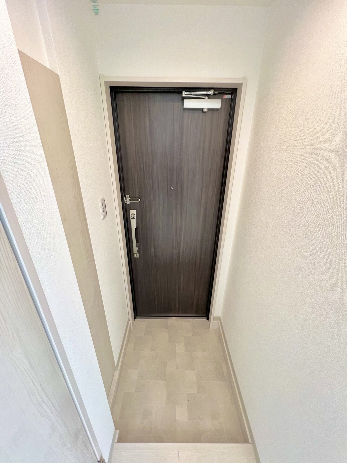 物件内観写真17　(玄関)