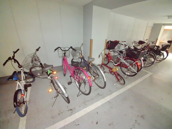 その他(屋根付き駐輪場)