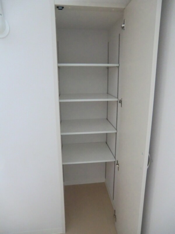 設備(洋室収納完備です)