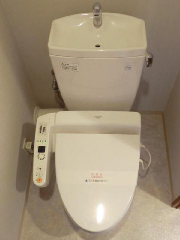 トイレ(ウォシュレット　収納箇所完備)
