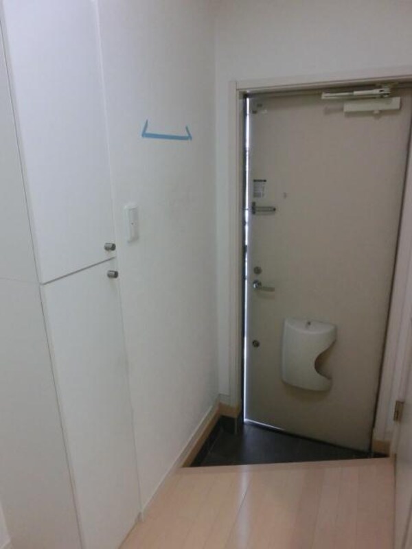 玄関(下駄箱完備の玄関)