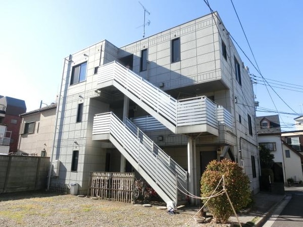 外観(3階建てマンション)