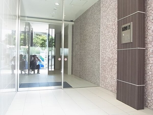 エントランス(高級感のある新築マンション)
