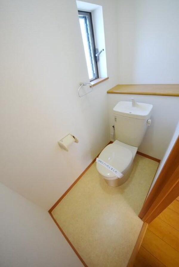トイレ(トイレに窓あり)