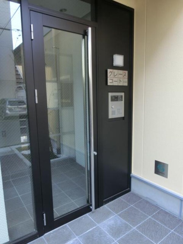 エントランス(安心のオートロック完備)