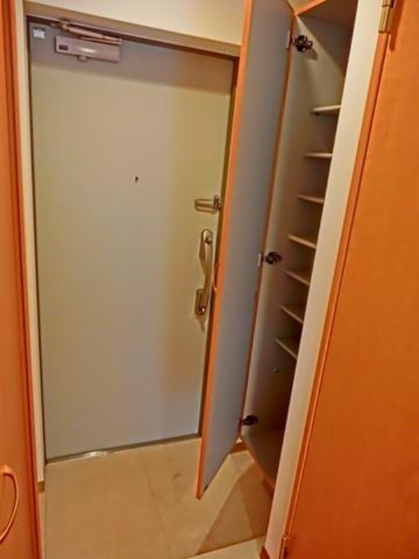 玄関(トール型シューズボックス)