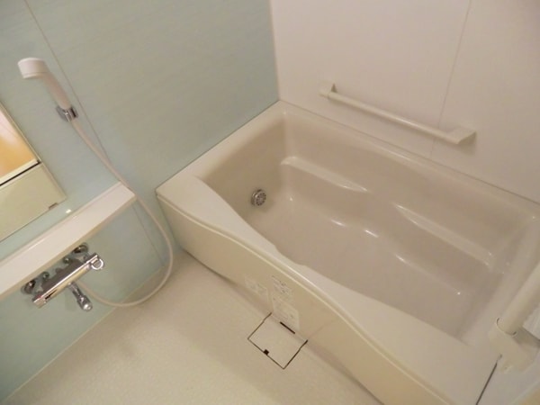 バス／シャワールーム等(追焚機能付セミオートバス・浴室乾燥機有)