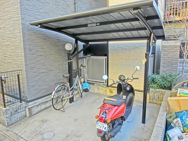 共有部分(屋根付き駐輪場)