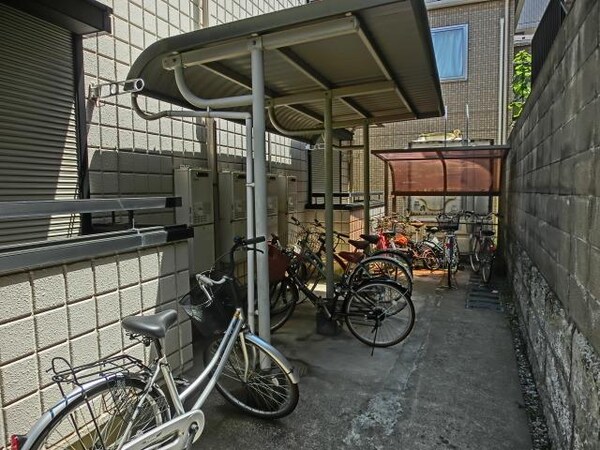 共有部分(屋根付き駐輪場)