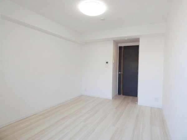 寝室(8.2帖洋室　エアコン完備)