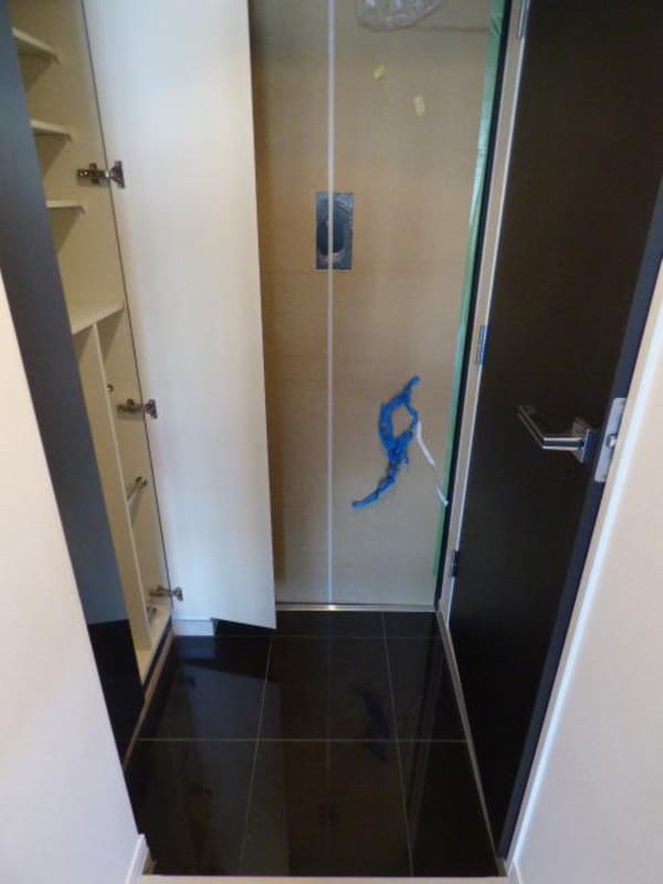 玄関(トールタイプのシューズＢＯＸ完備)