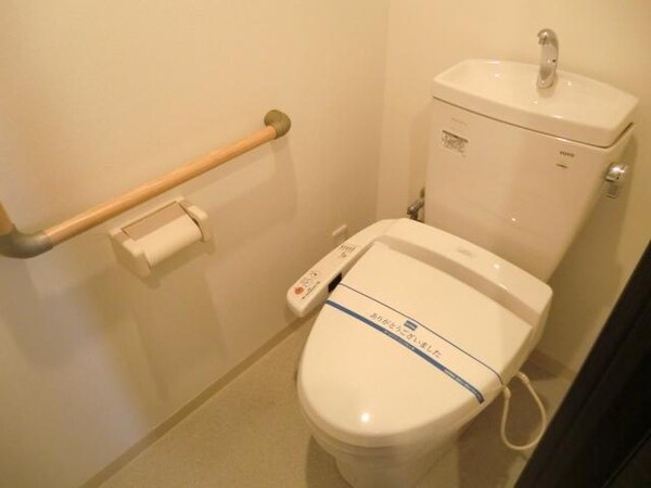 トイレ(ウォシュレット付き)