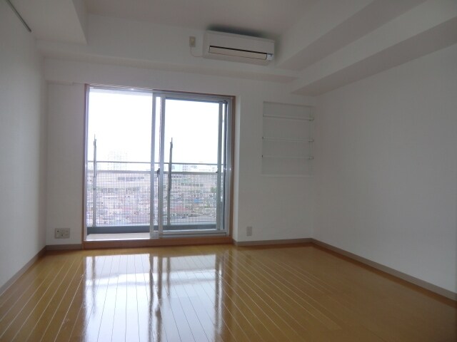 物件内観写真10　(エアコン付き洋室)