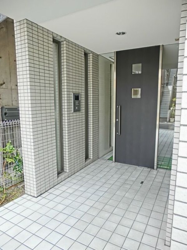 エントランス(オートロック対応　エントランス)