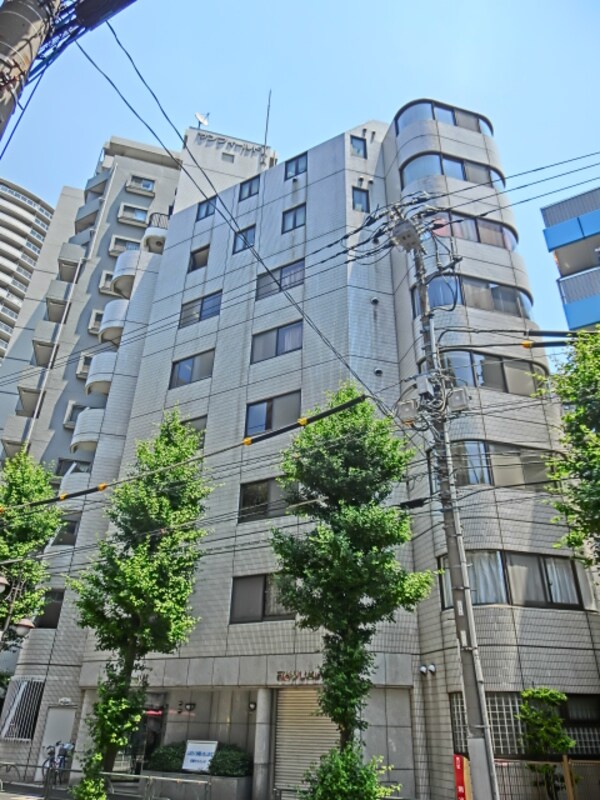 外観(頑丈な鉄骨鉄筋造)