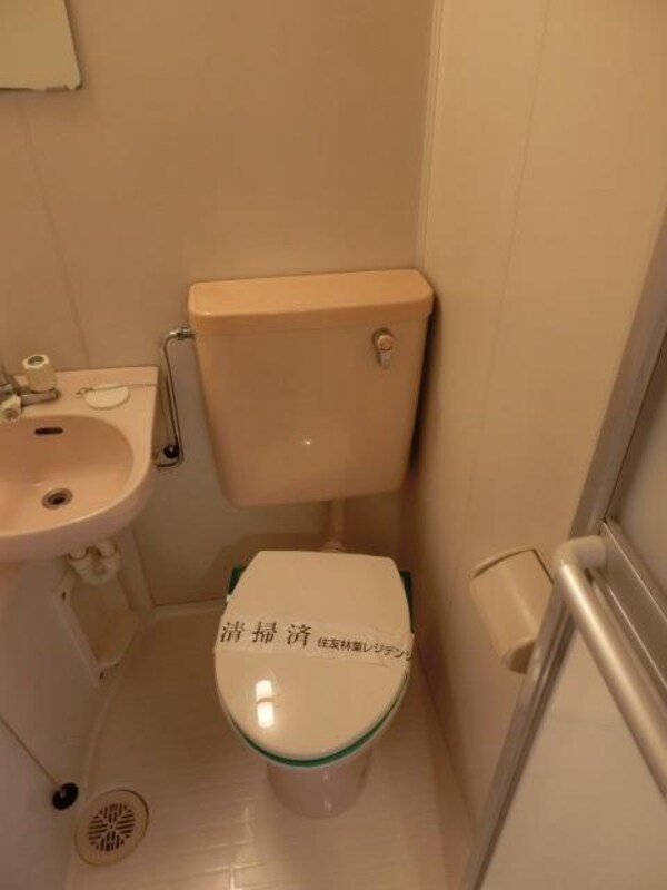 トイレ(清潔感のある白を基調としたトイレです)