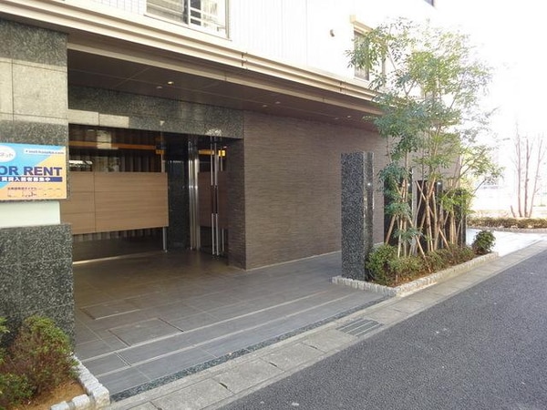 エントランス(綺麗なエントランスが一味違った快適ライフを彩ってくれます)