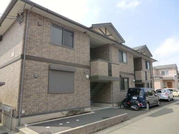 外観(閑静な住宅街に立地)