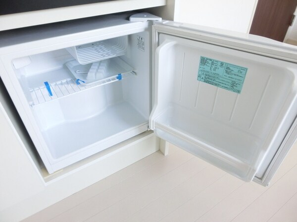 設備(キッチン下方の冷蔵庫です)