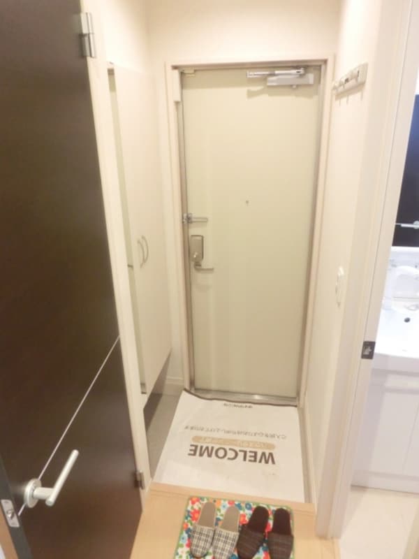 玄関(大きなシューズボックス完備です。)