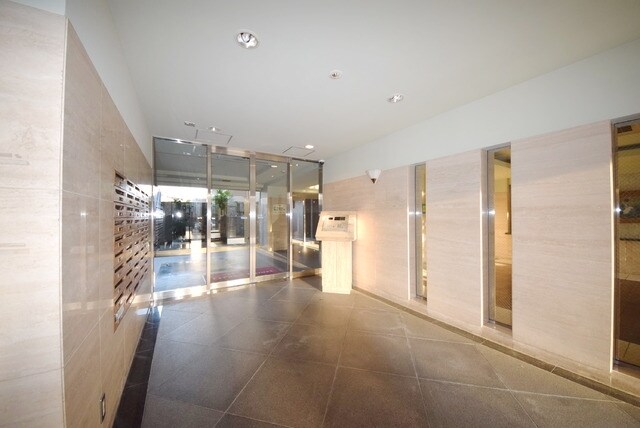 物件内観写真20　(オートロック完備です。)