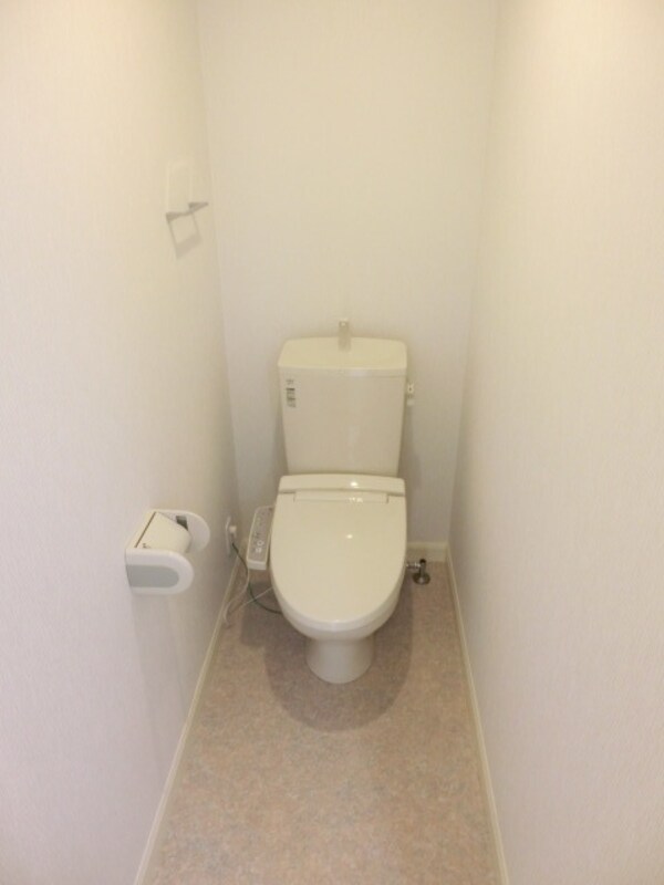 トイレ(ウォシュレット完備)