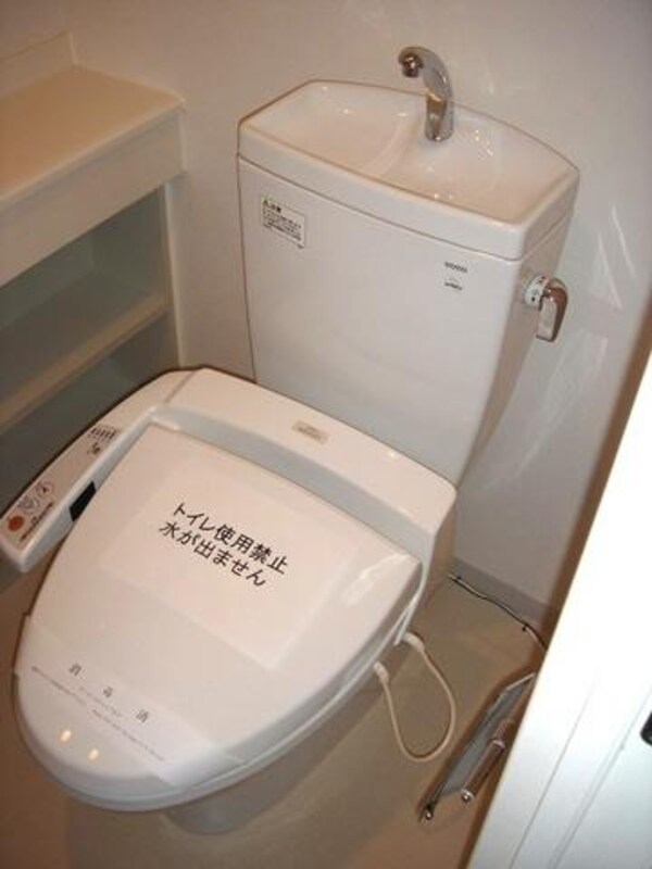 トイレ(シャワートイレ完備)