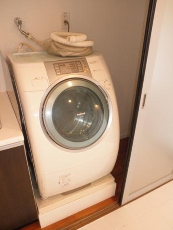 設備(ドラム式室内洗濯乾燥機)