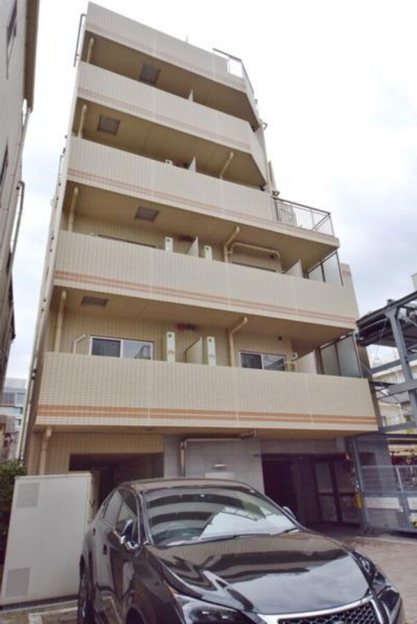外観(地上8階建て)